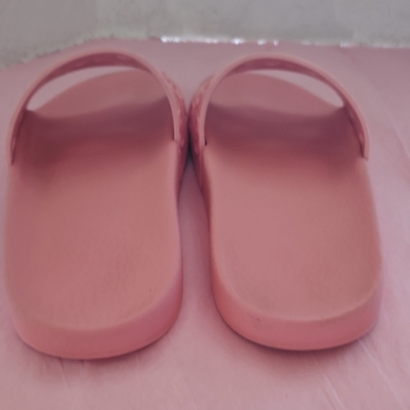 Gucci Blush Pink Logo Slides - Picture 10 of 16